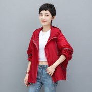 枣红短袖外套搭配什么裤子好看？__穿搭技巧__图