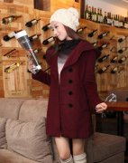 枣红色外套黄色高跟鞋搭配什么裤子好看？__穿搭