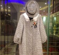 樱子亮金外套搭配什么裤子好看？__穿搭技巧__图