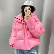 樱花粉色外套里面穿搭配什么裤子好看？__穿搭技