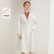 珍珠白外套颜色搭配什么裤子好看？__穿搭技巧