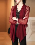 真丝披肩外套搭配什么裤子好看？__穿搭技巧__图
