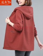 砖红色外套打底搭配什么裤子好看？__穿搭技巧