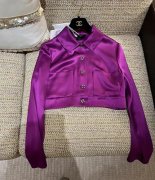 紫色外套好衣服搭配什么裤子好看？__穿搭技巧