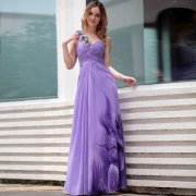 紫色礼服长裙穿外套搭配什么裤子好看？__穿搭技