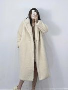 羊毛糕外套衣服搭配什么裤子好看？__穿搭技巧