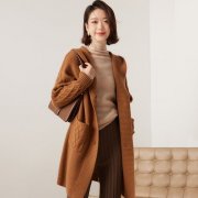 羊绒衫长款外套女新款搭配什么裤子好看？__穿搭