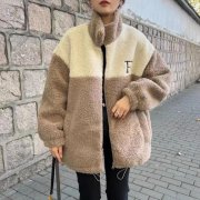羊羔毛外套鞋子搭配什么裤子好看？__穿搭技巧