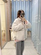 羊羔绒外套裤子搭配什么裤子好看？__穿搭技巧