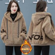羊羔绒外套里面是全皮搭配什么裤子好看？__穿搭