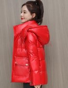 羽绒服短款外套女装搭配什么裤子好看？__穿搭技