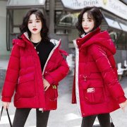 羽绒服韩版女外套搭配什么裤子好看？__穿搭技巧