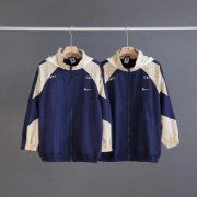 胸前个大Nike标志外套搭配什么裤子好看？__穿搭