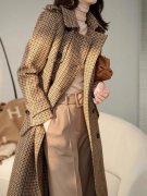 英伦格子大衣毛呢外套搭配什么裤子好看？__穿搭