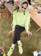 莹光绿外套鞋子搭配什么裤子好看？__穿搭技巧