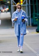 衣白裤黑鞋蓝外套搭配什么裤子好看？__穿搭技巧