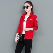 运动外套女秋装及搭配什么裤子好看？__穿搭技巧