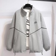 运动外套小开衫加大码棒球服搭配什么裤子好看