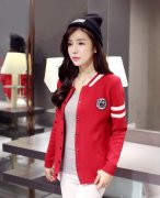 运动服外套里面毛衣搭配什么裤子好看？__穿搭技