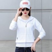 运动白色休闲外套女搭配什么裤子好看？__穿搭技