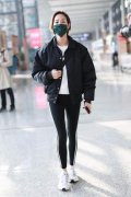 运动裤外套明星街拍搭配什么裤子好看？__穿搭技