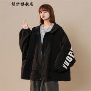 运动风卫衣妮子外套搭配什么裤子好看？__穿搭技