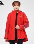 运动风衣外套女装搭配什么裤子好看？__穿搭技巧