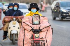 郑州冬天穿外套搭配什么裤子好看？__穿搭技巧