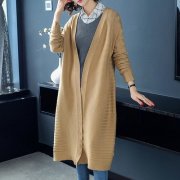 针织开衫外套秋长款毛衣搭配什么裤子好看？_