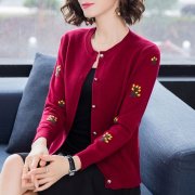 针织开衫短款毛衣外套搭配什么裤子好看？__穿搭