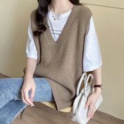 针织无袖打底衫外套搭配什么裤子好看？__穿搭技
