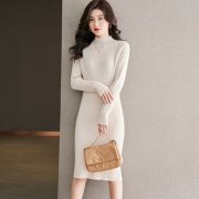 针织衫中长款外套搭配什么裤子好看？__穿搭技巧