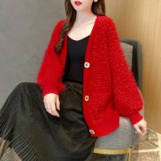 针织衫短外套开衫女搭配什么裤子好看？__穿搭技