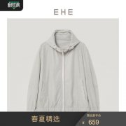 银灰色运动外套搭配什么裤子好看？__穿搭技巧