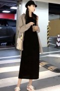 长款吊带连衣裙外套搭配什么裤子好看？__穿搭技