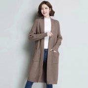 长款外套毛衣穿身搭配什么裤子好看？__穿搭技巧