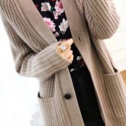 长款大毛衣如何外套搭配什么裤子好看？__穿搭技