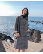 长款格子裙外套搭配什么裤子好看？__穿搭技巧