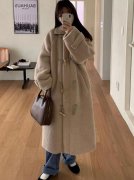 长款毛毛衣服外套搭配什么裤子好看？__穿搭技巧