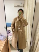 长款牛角扣带帽外套搭配什么裤子好看？__穿搭技