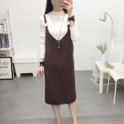 长款背带毛线裙外套搭配什么裤子好看？__穿搭技