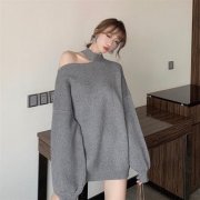 长款露肩衣服外套搭配什么裤子好看？__穿搭技巧