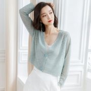 长袖披肩小外套搭配什么裤子好看？__穿搭技巧