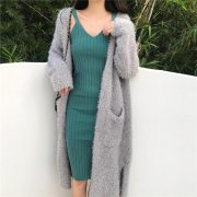 长针织外套和吊带搭配什么裤子好看？__穿搭技巧