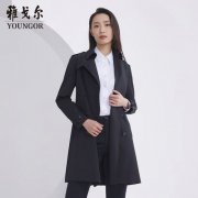 雅戈尔女风衣外套搭配什么裤子好看？__穿搭技巧