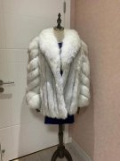 雪狐皮草外套搭配什么裤子好看？__穿搭技巧__图