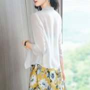 雪纺宽松女上衣外套搭配什么裤子好看？__穿搭技